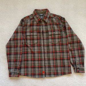 Plaid/fleece button up warm long sleeve shirt Mountain hardwear